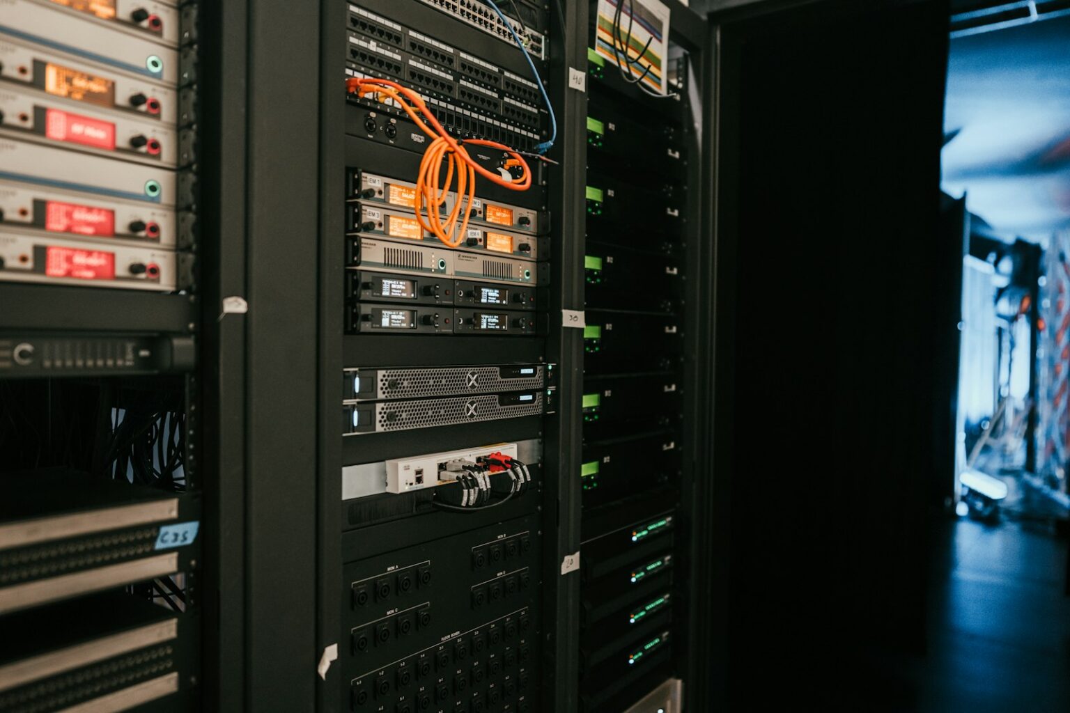 Rack and Stack in Data Centers: Complete Guide | Camali Corp